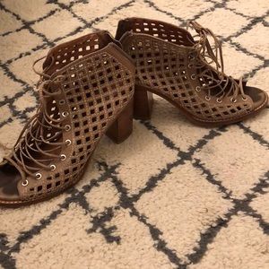 Jeffrey CAMPBELL cors -cut2